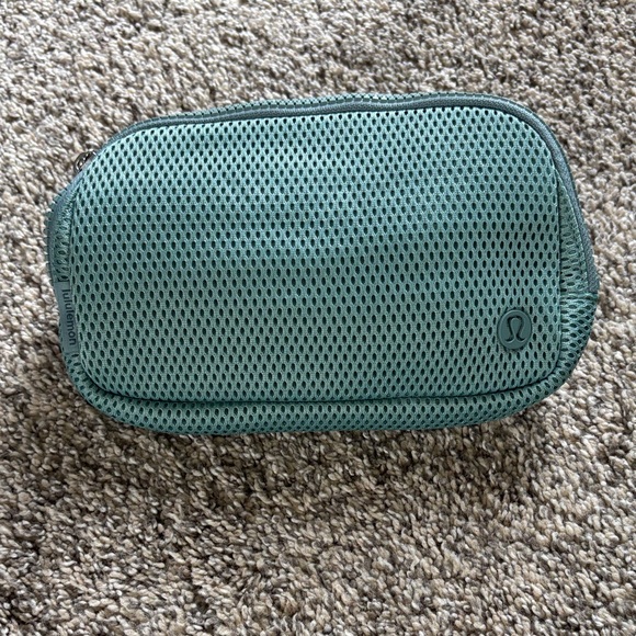 lululemon athletica Handbags - Lululemon Everywhere Belt Bag *Knit Mesh NWT